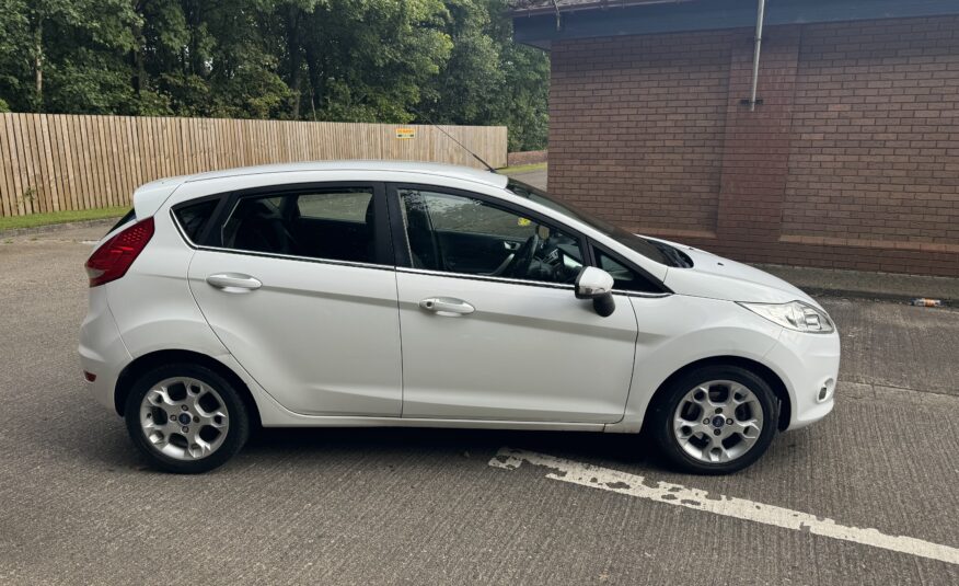 Ford Fiesta White 1.25 Zetec 5 Door