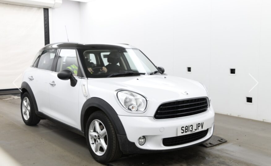 White Mini Countryman Pepper pack