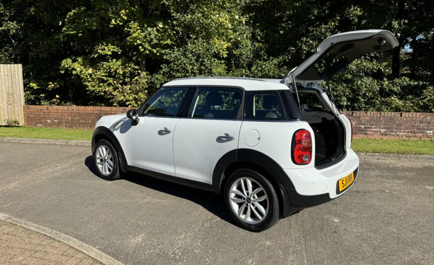 White Mini One Countryman